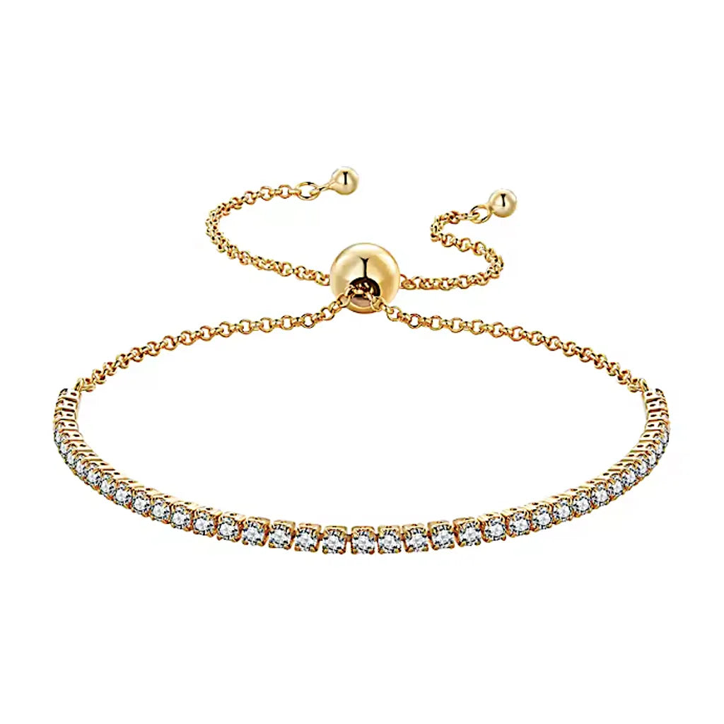 Bracelet Almeria doré en argent 925, détails de la boule ajustable et maillons tennis brillants, lumière douce en studio.