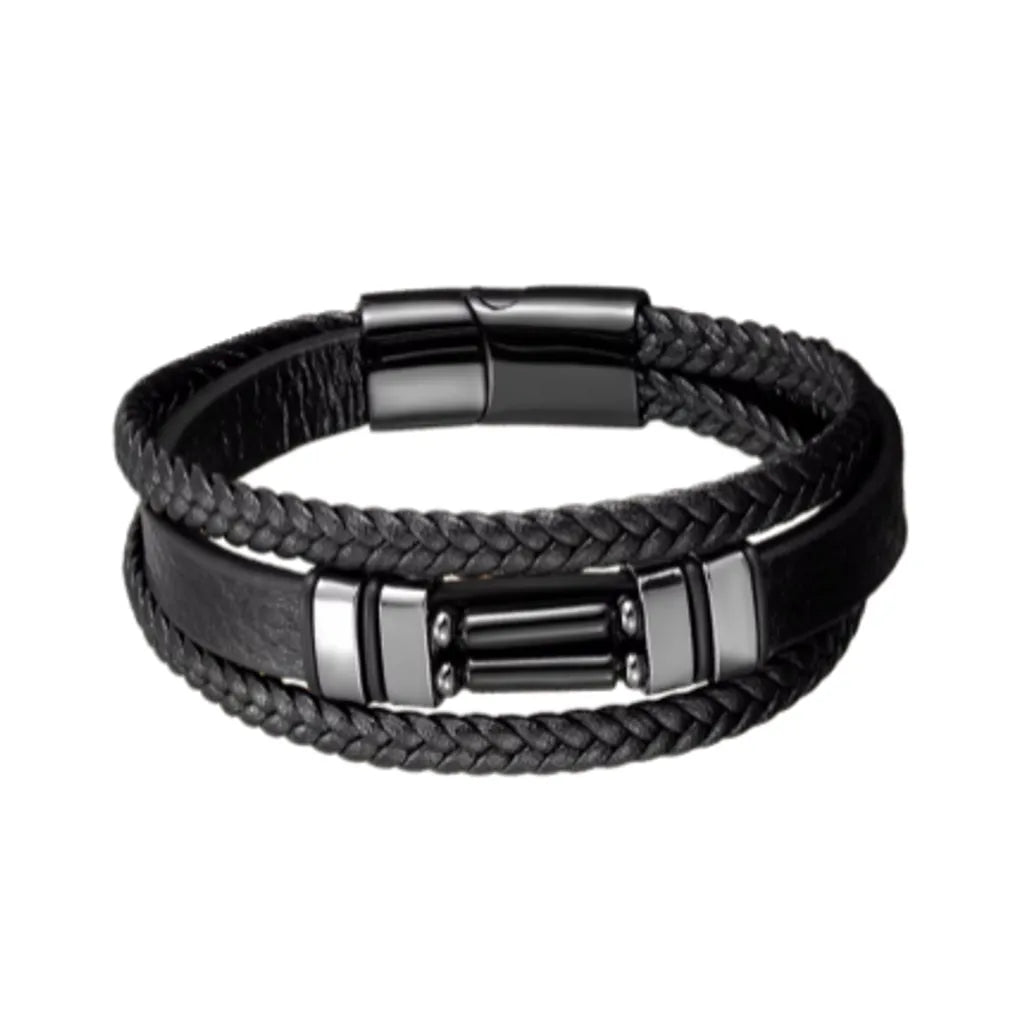 Bracelet chic en cuir noir double lanière, rehaussé de perles agate noir brillant. Un bijou sophistiqué, idéal pour un style à la fois minimaliste et luxueux.