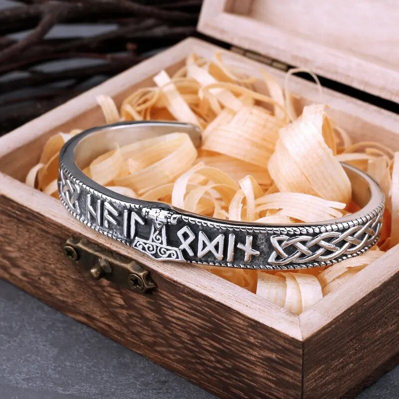 Bracelet manchette viking avec marteau de Thor et nœuds celte en acier inoxydable- coffret cadeau en bois inclus - coloris argent
