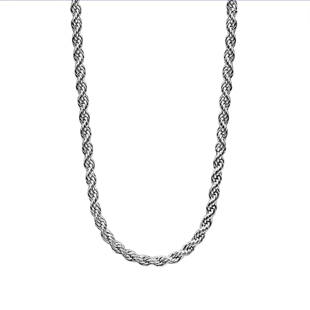 Collier Cordelia version argentée en acier inoxydable poli, maille corde raffinée, mise en valeur sur fond blanc pour contraste net.