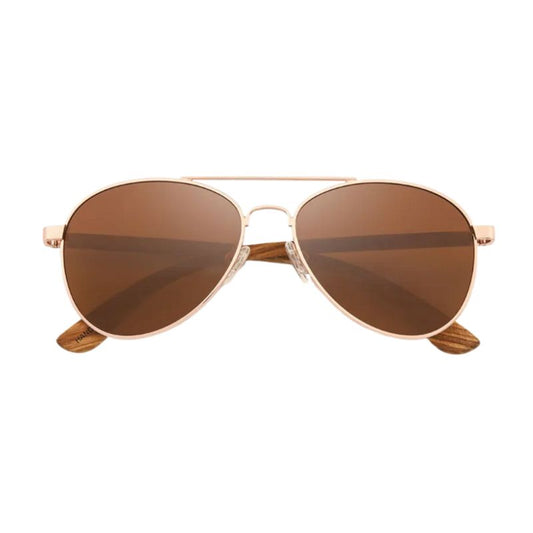 Vue de face d'une paire de lunettes de soleil Aviateur pliées, sa monture et ses verres marron polarisés en polycarbonate de qualité ont un design arrondis avec un double pont de couleur or rose - ses branches sont en bois de bambou