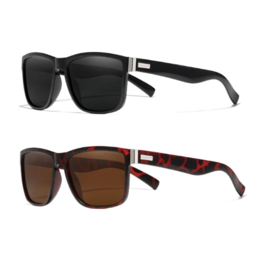 Deux paires empilées de lunettes de soleil voyageur Kepa Urban , la premiÚre toute noire et le seconde verres marrons avec branche léopard rouge et noir - logo Kingseven sur les branches