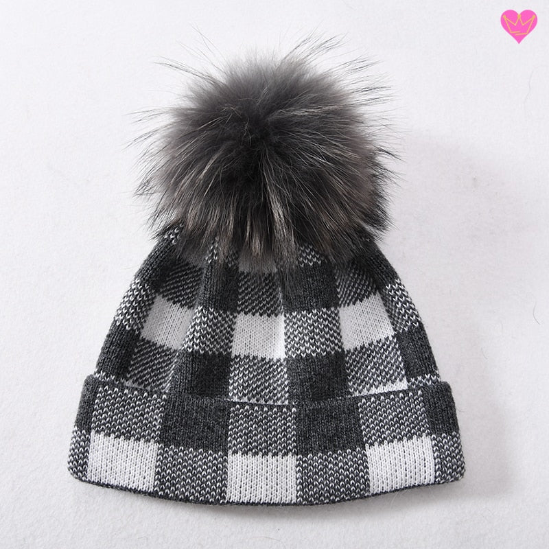 Bonnet hemavan à carreaux pour femme tricoté en laine cachemire et acrylique avec pompon amovible - coloris gris et blanc