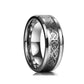 Bague dragon celte pour homme en acier inoxydable, anneau présenté, dressé sur un fond tout blanc – coloris argent et noir.