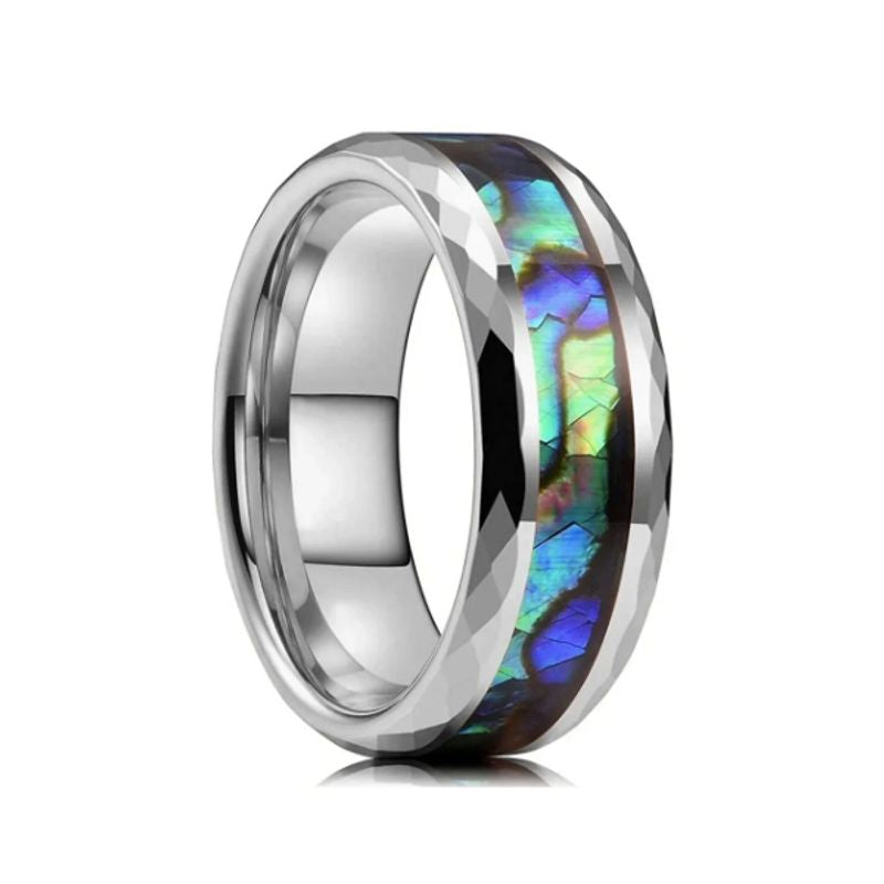 Bague Nacre Ormeau pour homme en acier inoxydable biseauté, anneau présenté, dressé sur un fond tout blanc – coloris argent.