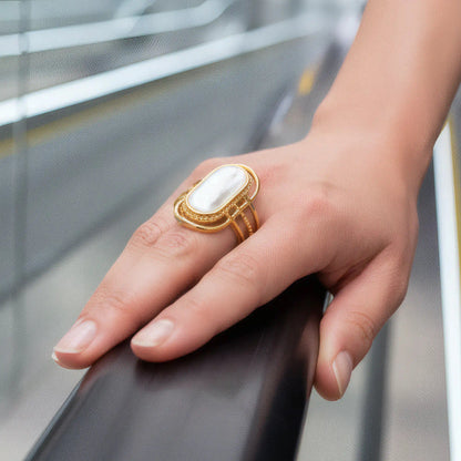 Portée main bague triple rang acier or nacre oblongue Eora Akrochic