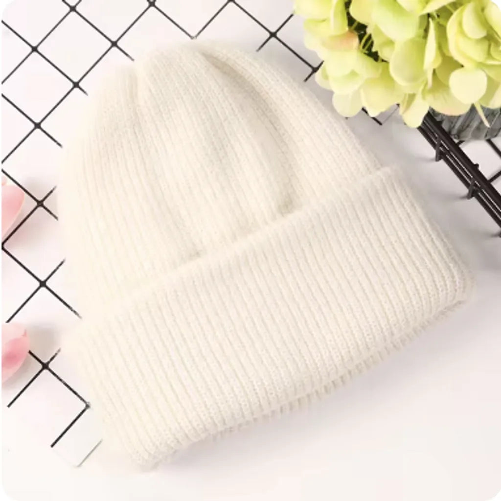 Bonnet Aussois casual cool en laine mélangée, angora et acrylique – coloris blanc.