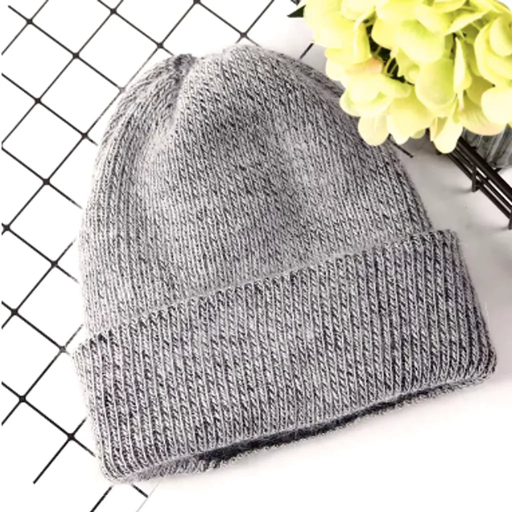 Bonnet Aussois casual cool en laine mélangée, angora et acrylique – coloris gris.