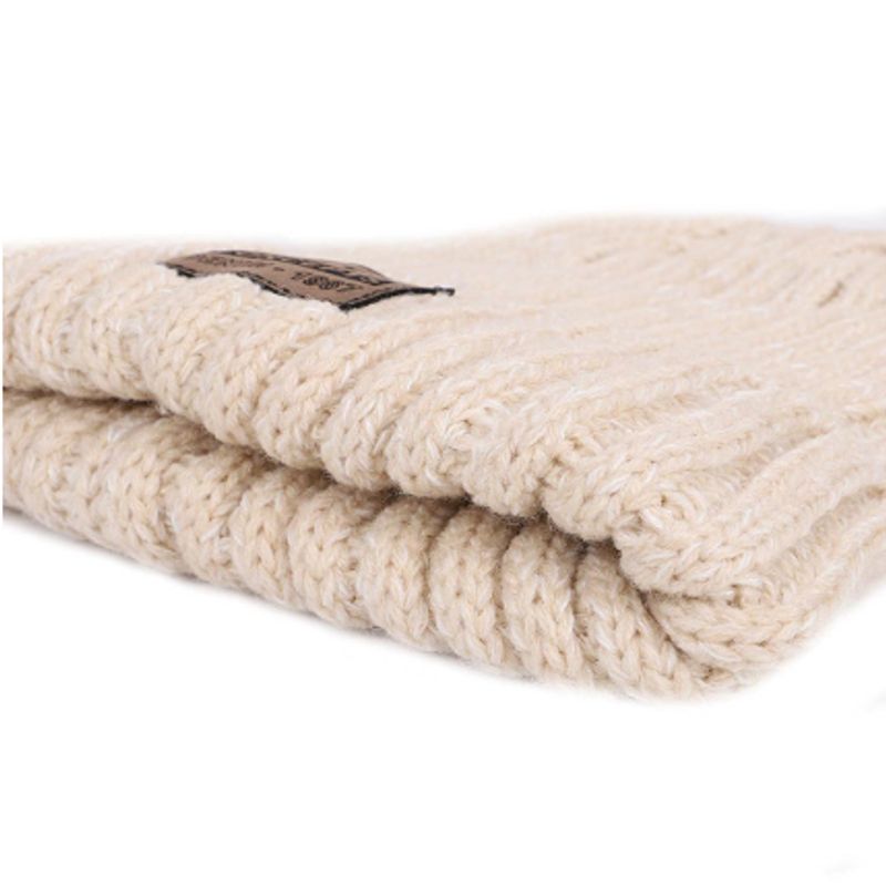 Vue en gros plan du bonnet Harbin épais tricoté en laine acrylique et coton mélangé doux - coloris beige