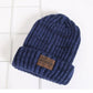 Bonnet Harbin bleu posé à plat, en laine et coton mélangés - logo UZZI CO. imprimé sur une étiquette en cuir cousue sur le revers