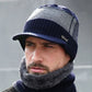 Bonnet visière sport Atlanta en laine mélangée sur la tête d'un homme chaudement vêtu