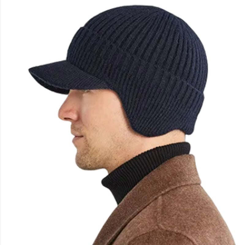 Vue du bonnet à visière Sapporo de profil avec cache-oreilles en laine acrylique - doublure chaude en peluche - coloris bleu marine