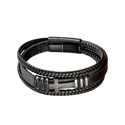 Intégralité et sobriété. Le bracelet Aegis multi-rangs en finition acier noir intégral, accentuant l'effet cuir verni noir du design.