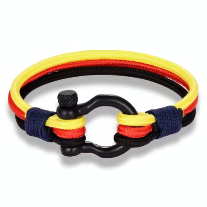 Bracelet Allemagne cordon nylon multi-rangs noir rouge jaune fermoir manille acier noir style Navarch.