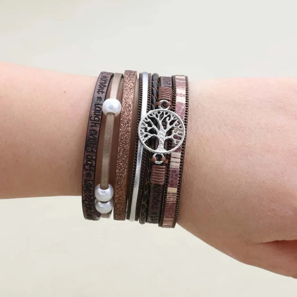 Bracelet arbre de vie en cuir microfibre marron, symbole intemporel, style moderne et spirituel, bijou tendance pour femme.