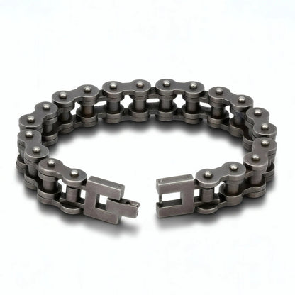 Bracelet chaîne moto en acier rétro Kardan ouvert montrant la structure de son fermoir cliquet sécurisé.