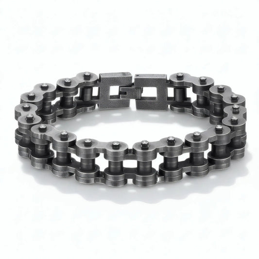Bracelet chaîne moto en acier rétro Kardan avec maillons effet chaîne de transmission posé sur fond blanc