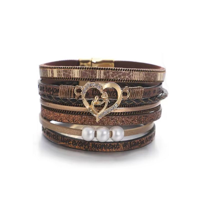 Bracelet cœur bohème avec mantras et perles pour femme, wrap multilanière en cuir PU de couleur marron.