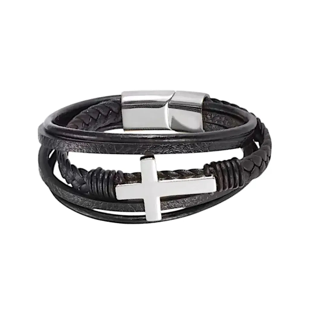 Vue de face du bracelet multi-rangs en cuir noir, avec croix latine et fermoir argentés en acier inoxydable sur fond blanc.