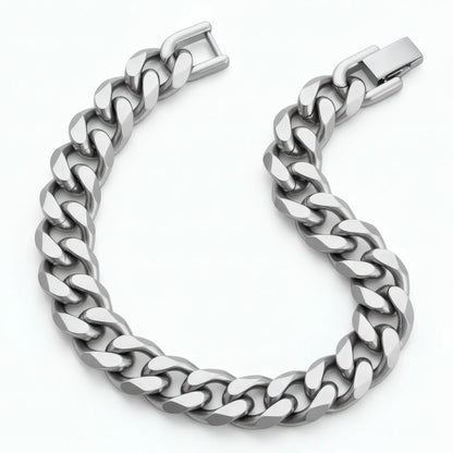 Bracelet Axel en acier argenté présenté à plat sur fond blanc neutre