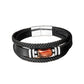 Bracelet pour homme en cuir noir avec double tresse et lanière lisse, orné d'une pierre œil de tigre rouge au centre. Fermoir magnétique argenté, alliant robustesse et élégance pour un style masculin affirmé. Accessoire idéal pour ajouter une touche audacieuse et raffinée à toute tenue.