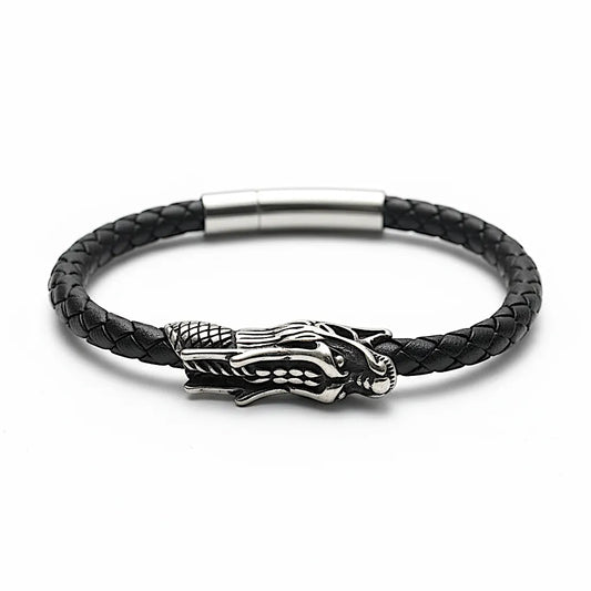 Bracelet Dragon Ouroboros en cuir tressé noir. Vu de face, le fermoir tube magnétique en acier inoxydable est visible en second plan.