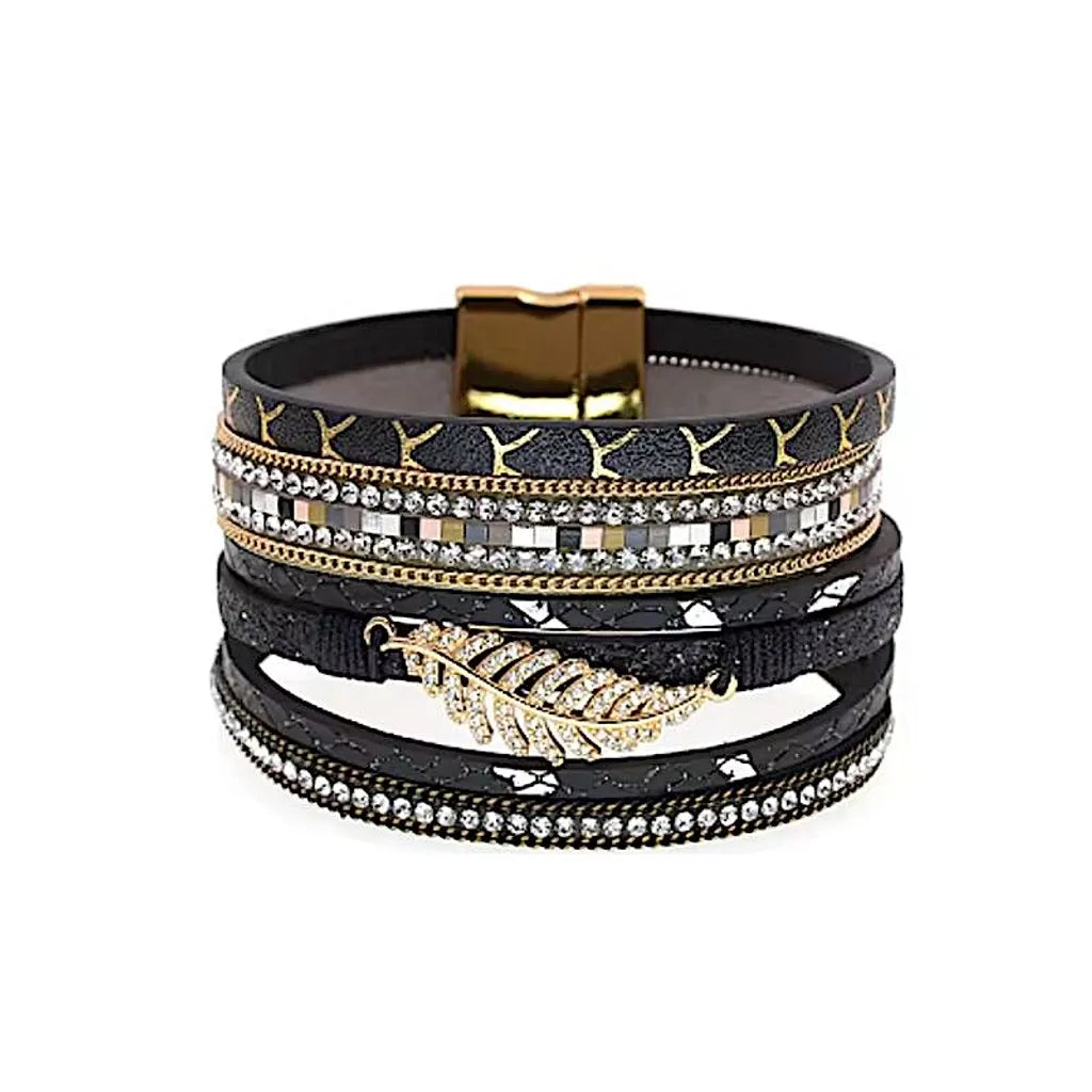 Bracelet Fougère multi-rangs noir en cuir microfibre avec fermoir doré, feuille dorée centrale et décor de strass scintillants.
