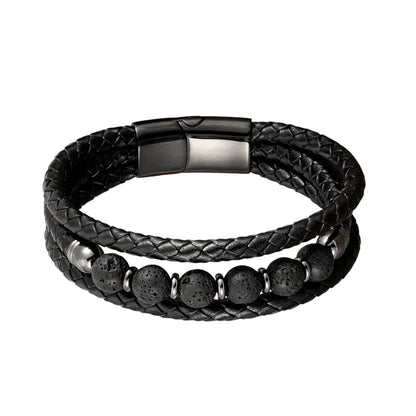 Vue frontale détaillée du bracelet Vulcan révélant le contraste entre la porosité brute des perles de pierre de lave et la texture mate du cuir noir tressé, avec son fermoir magnétique en acier inoxydable noir.