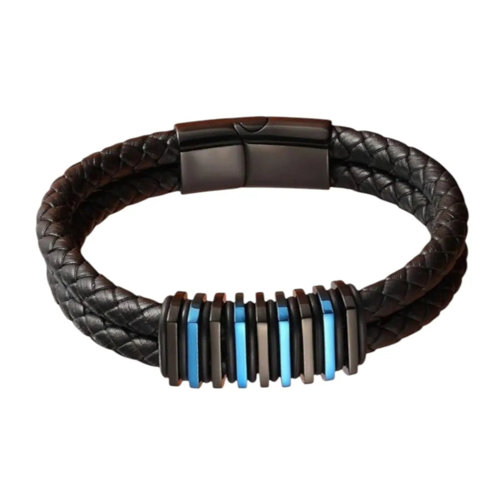 Gros plan finition exclusive. Le bracelet Link cuir tressé noir et ses segments modulaires noir et bleu. L'alliance de la couleur et de la structure d'assemblage.