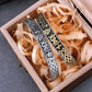 Vue sur deux bracelets manchette viking Valknut - jonc ouvert nœud d'odin avec runes en acier inoxydable dans sa boite-cadeau en bois remplit de copeaux - coloris argent ou argent et or