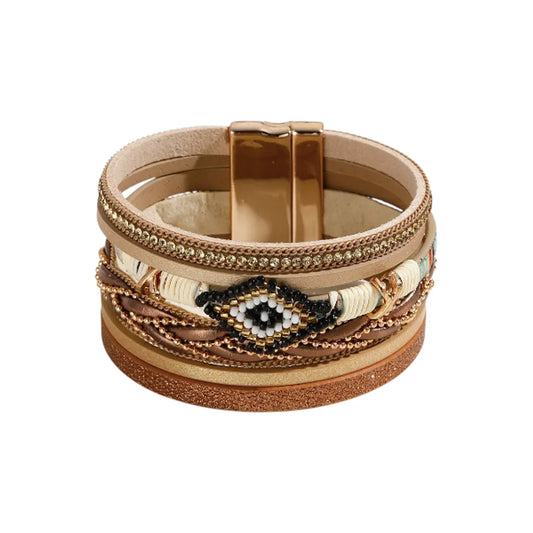 Bracelet Œil du Chaman en cuir microfibre beige et doré, multi-rangs avec perles pony beads, strass et chaîne à bille, fermoir magnétique style amérindien.