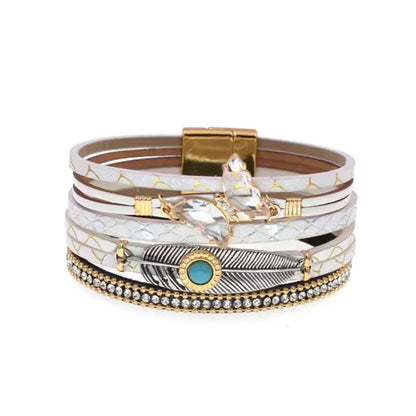 Bracelet blanc Papillon Lumière. Son design incarne la pureté et la liberté.