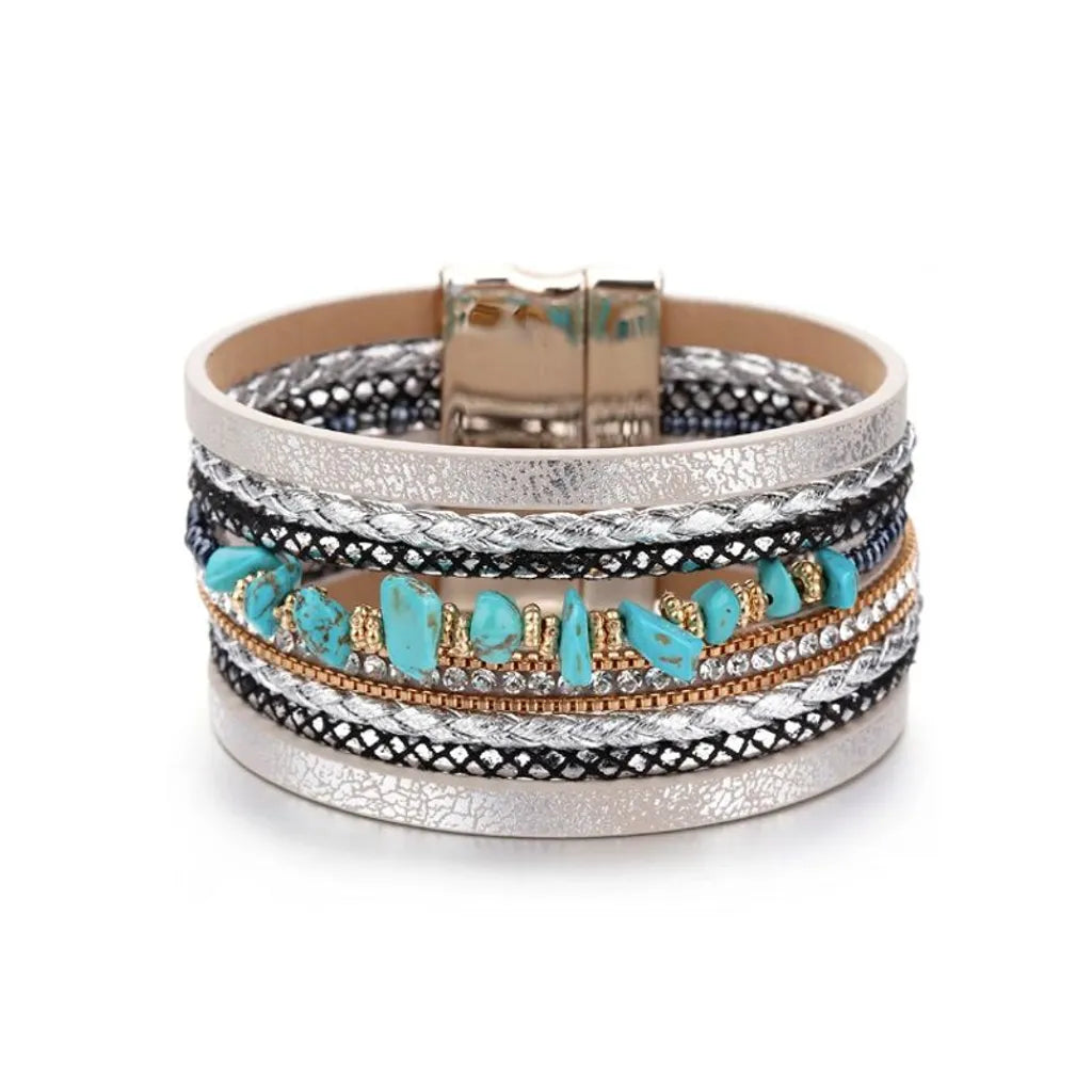 Vue de face d'un bracelet Pierre Horizon en cuir microfibre argenté, avec des pierres irrégulières turquoise sur fond blanc.
