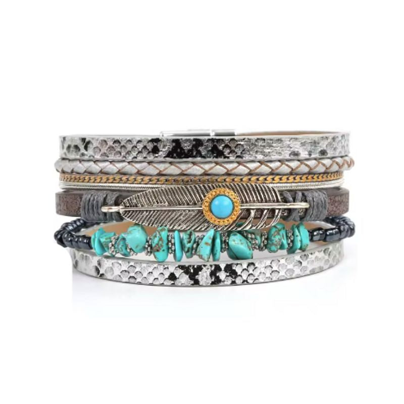 Bracelet plume bohème, wrap pour femme avec perles en pierre, multilanière en cuir PU au motif peau de serpent – coloris gris et bleu turquoise.