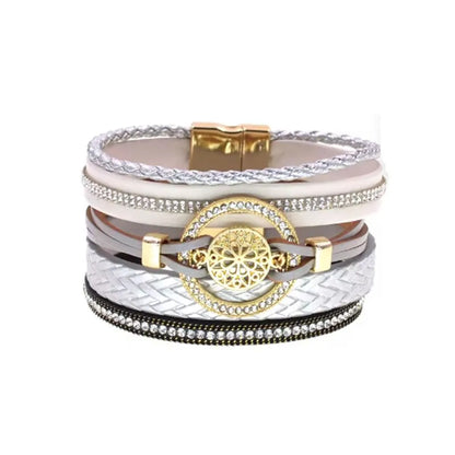 Bracelet Rosace Gothique argenté multi-rangs cuir microfibre, reflets métallisés, breloque ajourée rosace gothique dorée et strass.