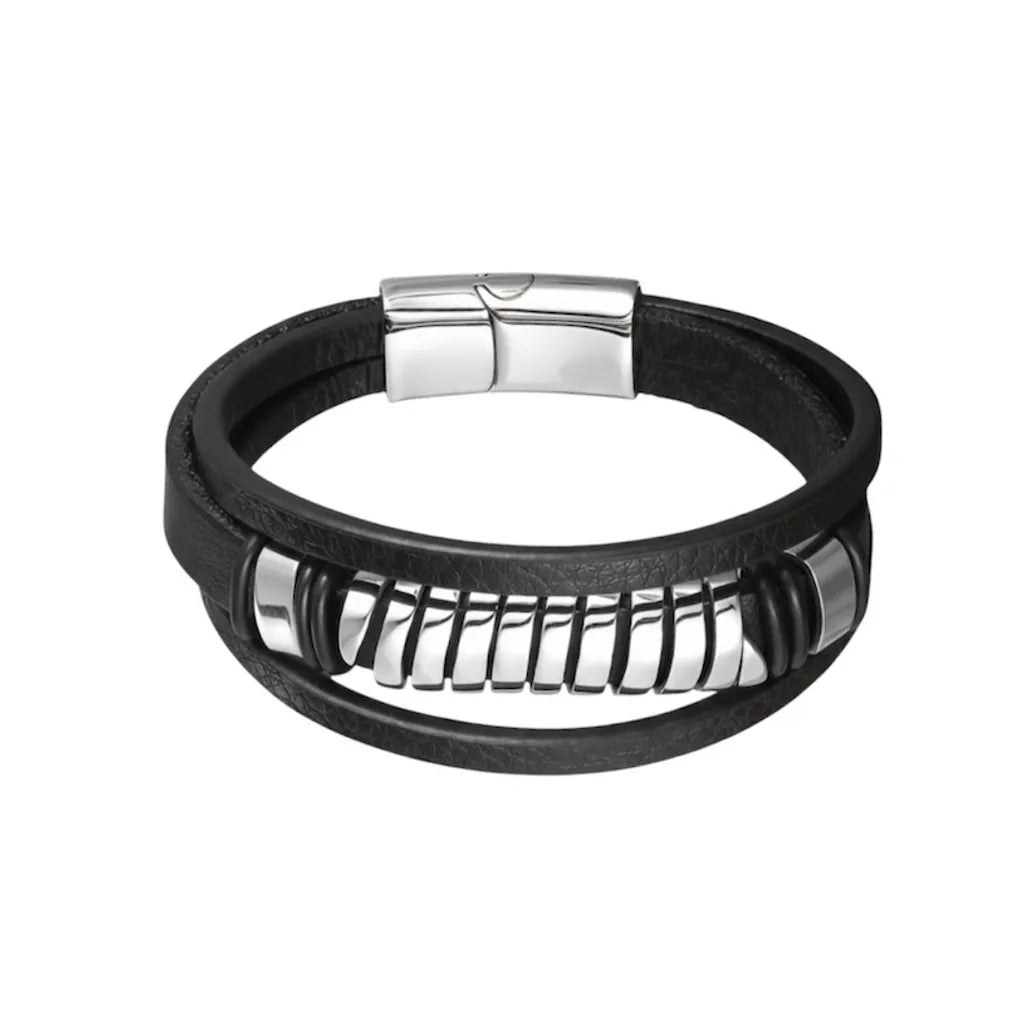 Packshot fond blanc. Le bracelet Torus multi-rangs avec ressort acier poli. La torsion visuelle au cœur du cuir souple noir.