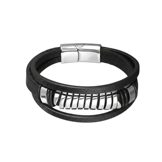 Packshot fond blanc. Le bracelet Torus multi-rangs avec ressort acier poli. La torsion visuelle au cœur du cuir souple noir.