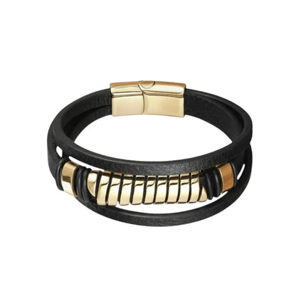 Gros plan. Le ressort acier doré éclatant sur le bracelet Torus. Un design multi-rangs qui canalise l'énergie.