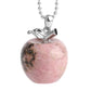 Collier avec chaine à bille en métal argenté - pendentif en forme de pomme en pierre naturelle Rhodonite de coloris rose