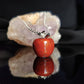 Collier pomme avec chaine boule en métal argenté, pendentif de couleur rouge est en pierre naturelle Jaspe