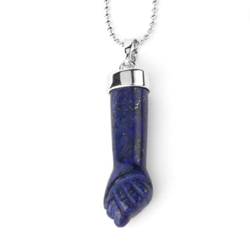 Collier pendentif avec bras et poing serré en pierre naturelle Lapis Lazuli - coloris bleu