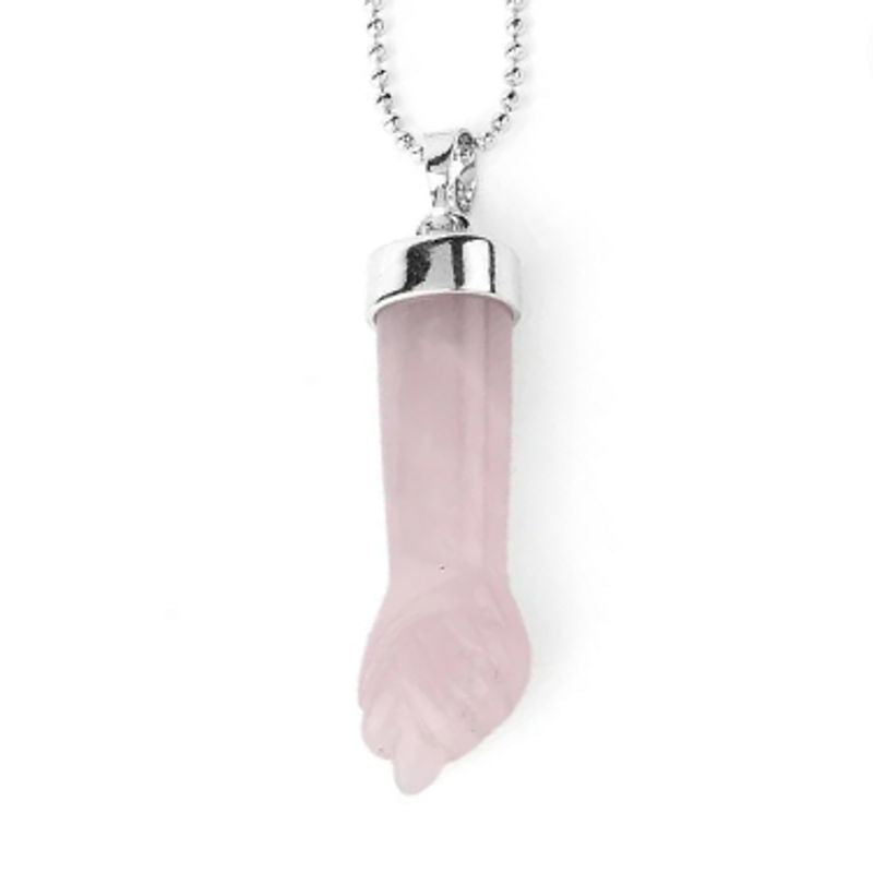 Collier pendentif avec bras et poing serré en pierre naturelle quartz - coloris rose