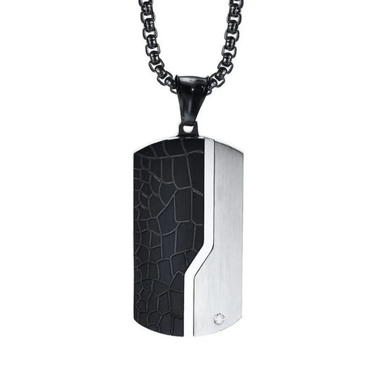 Collier pendentif avec plaque en acier inoxydable, fibre de carbone et Zircone cubique blanc – chaine plaqué platine noir – homme.