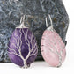 Deux pendentifs arbre de vie de forme goutte d'eau en pierre naturelle améthyste et quartz - coloris violet et rose