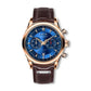 Lige Chrono Flyback, montre pour homme casual, boitier, index et aiguilles coloris or, cadran bleu et bracelet en cuir marron.