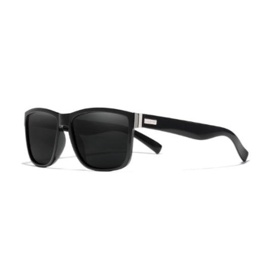 Lunettes de soleil voyageur Kepa Urban avec verres polarisés sur monture carrée noire - branche large incurvée de couleur carbone avec le logo Kingseven