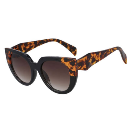 Lunettes de soleil Bengal à verres ronds, monture en forme œil de chat surdimensionnée de couleur ambre et noir pour femme.