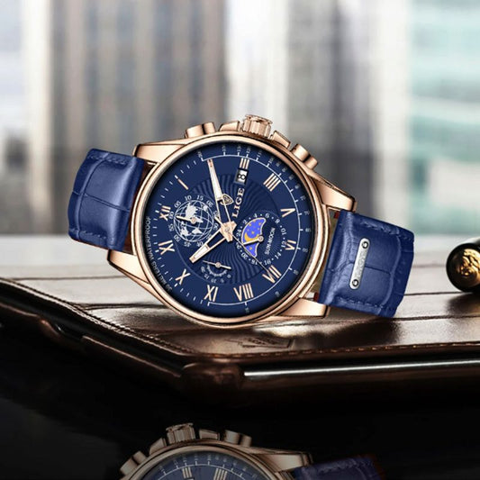 Montre chronographe cadran bleu et boitier or rose pour homme avec bracelet en cuir bleu posé sur une housse d'ordinateur portable en cuir marron - Lige Urban Chrono