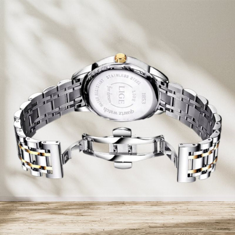 Vue du verso de la montre Jordan de Lige, bracelet avec sa boucle papillon déployée - acier 316L or et argent