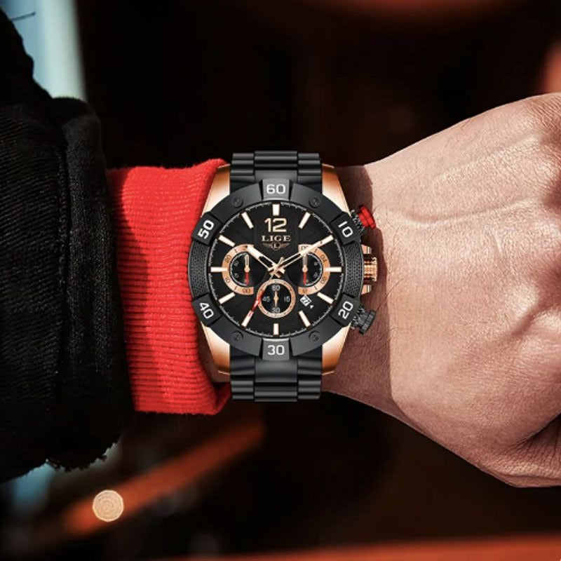 Montre Lige de sport avec top chronographe de qualité - boitier et bracelet en acier inoxydable 316L - superbement ajustée sur un poignet d'homme casual